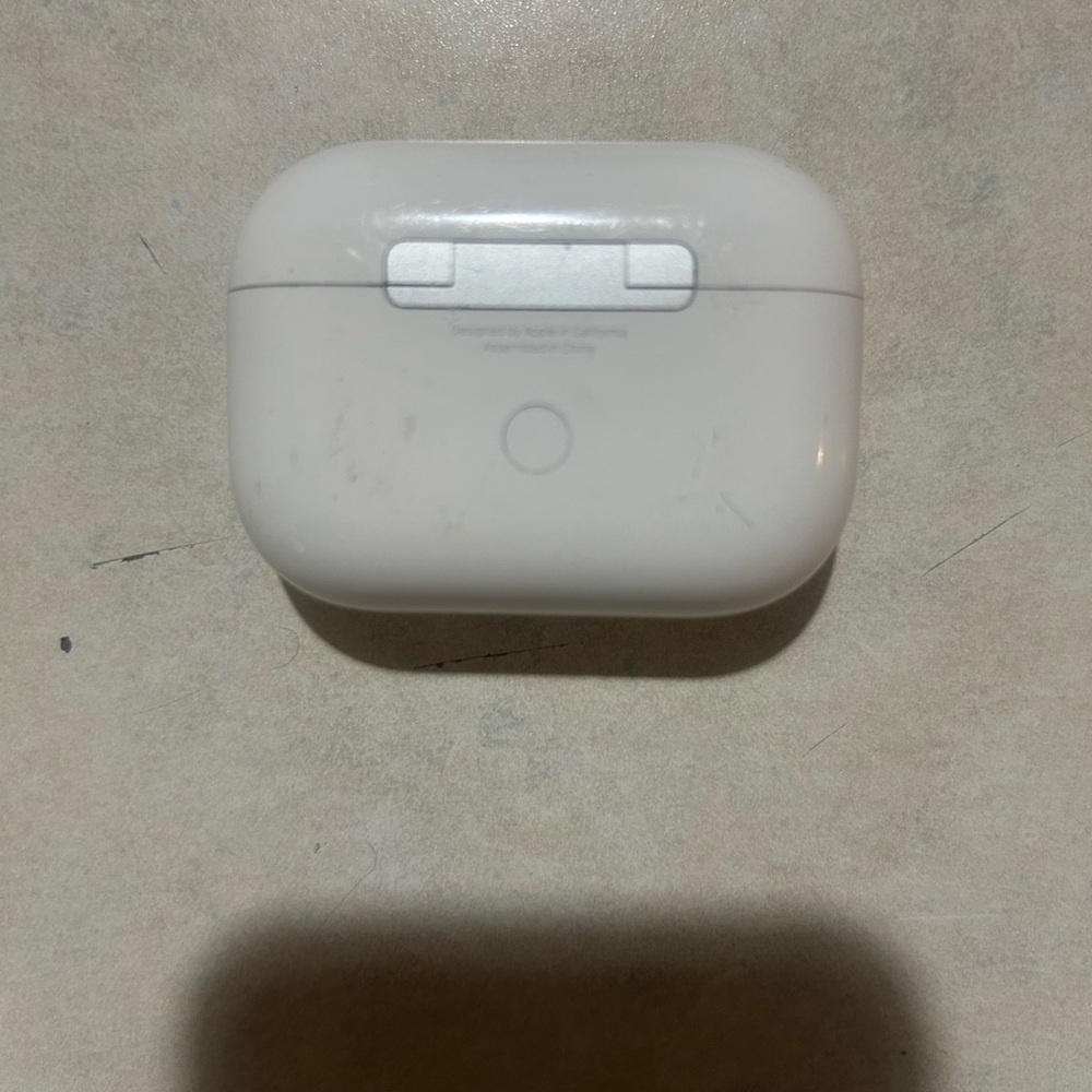 White AirPods Pro case with minor scratches #AirPodsPro - Picture 2 of 3